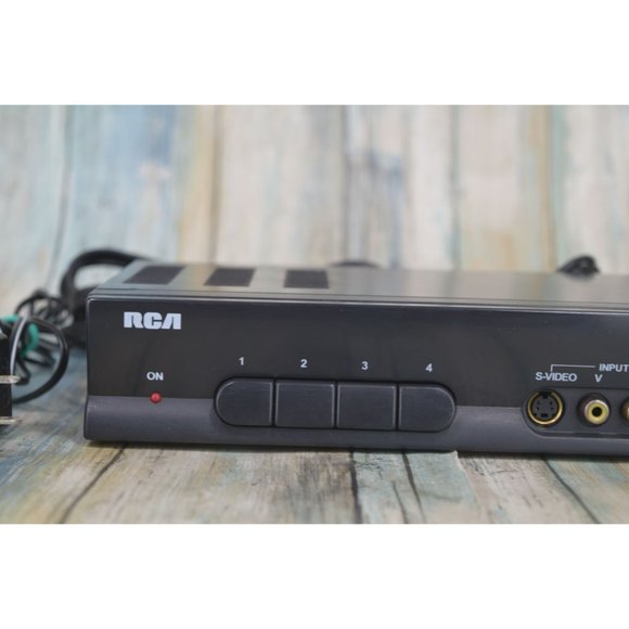 RCA Video Source Selector With RF Modulator Switcher CRF940 Gaming / DVD - Picture 2 of 9